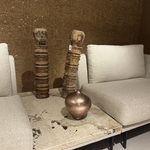 2x Houten beeld en vaas Raw Interiors en WP